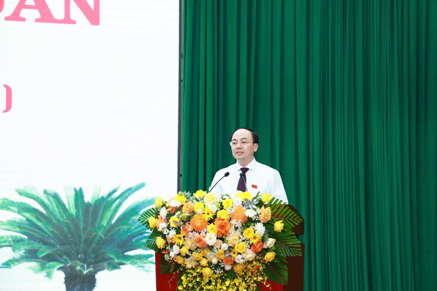 Chủ tịch HĐND tỉnh Thái Nguyên Nguyễn Đăng Bình phát biểu tại kỳ họp. img-0374.jpg