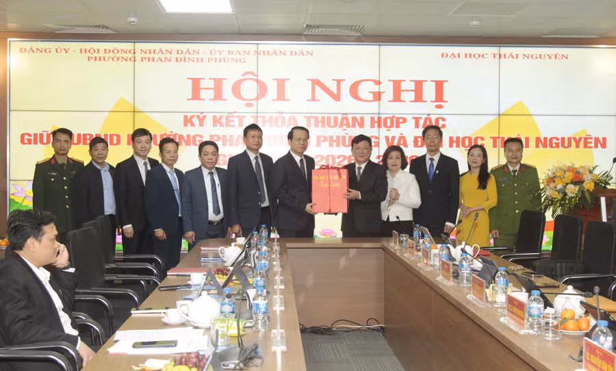 Đại học Thái Nguyên ký kết hợp tác với phường Phan Đình Phùng.