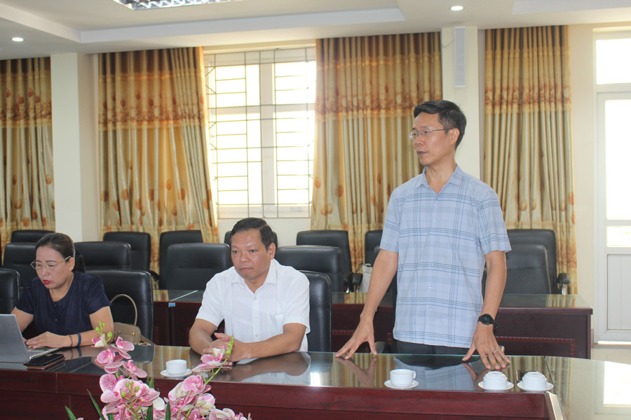 TS Nguyễn Văn Tảo, Bí thư Đảng ủy Đại học Thái Nguyên chia sẻ động viên các cán bộ, giảng viên, sinh viên. img-7026.jpg