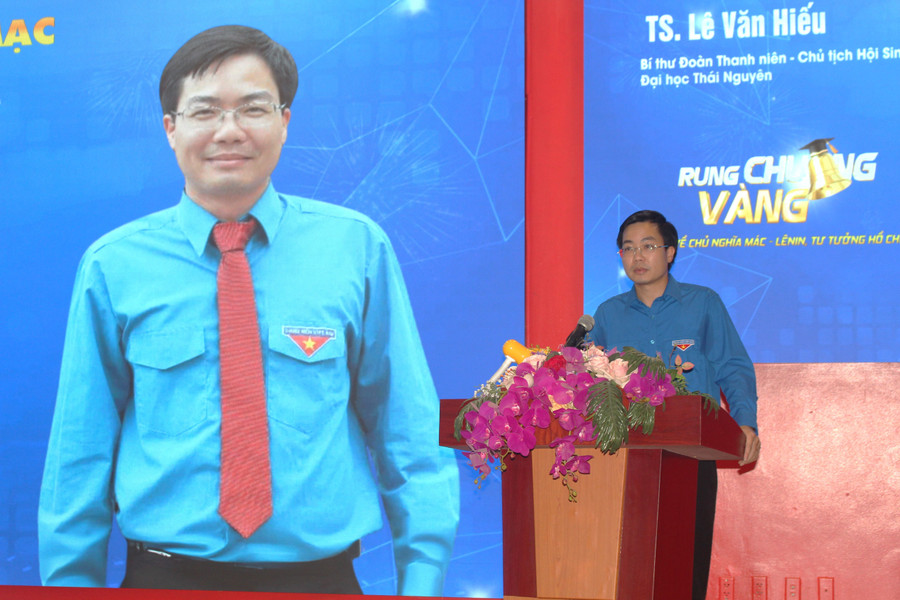 TS. Lê Văn Hiếu - Bí thư Đoàn thanh niên, Chủ tịch Hội Sinh viên Đại học Thái Nguyên phát biểu tại chương trình. img-234255.jpg