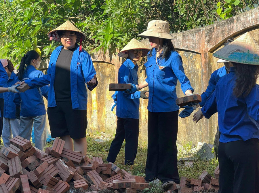 Phát huy sức trẻ của thanh niên tình nguyện.