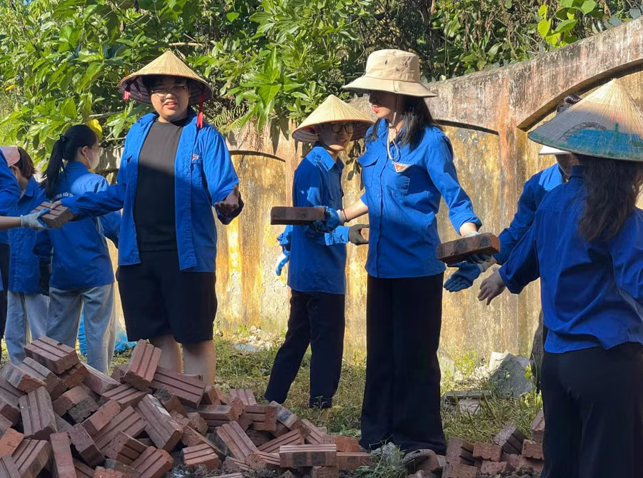 Phát huy sức trẻ của thanh niên tình nguyện.