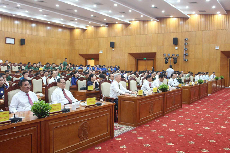 Đại biểu tham dự buổi lễ. dai-bieu-tham-du-buoi-le.jpg