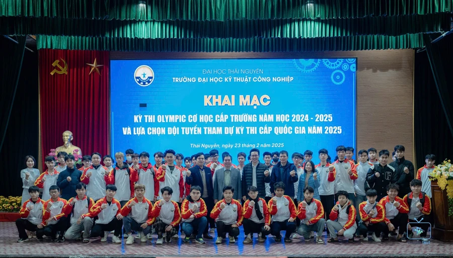 Kỳ thi Olympic cơ học năm nay thu hút gần 100 thí sinh tham dự.