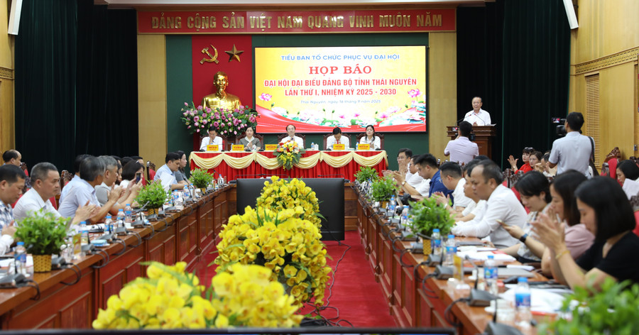Quang cảnh buổi họp báo. hop-bao-2.jpg