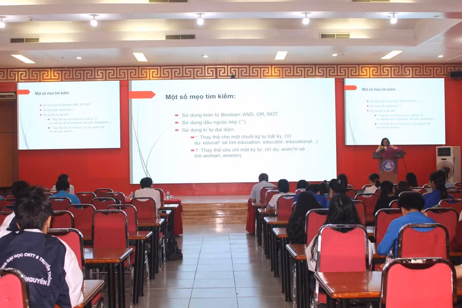 Đại biểu chia sẻ tại chương trình. 