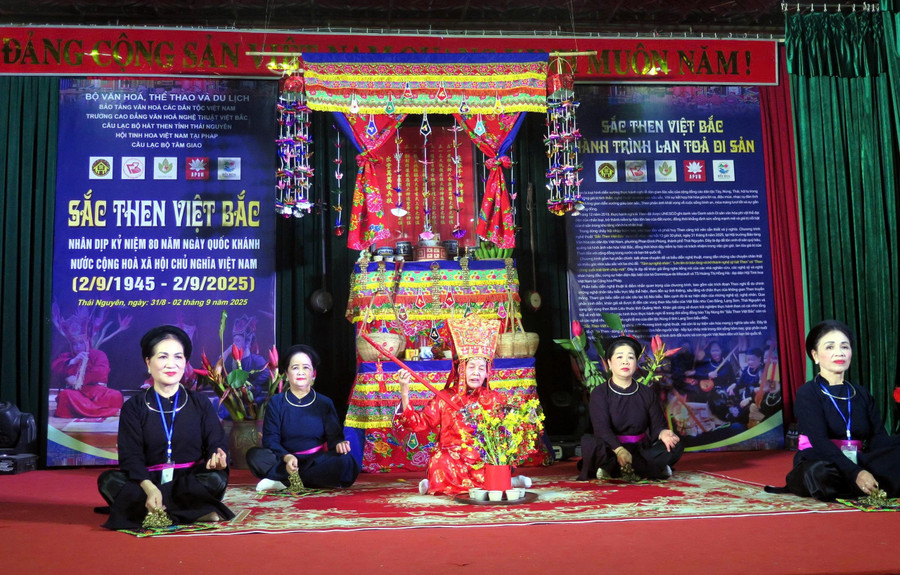 Ngày nay, Then không chỉ hiện diện trong các nghi lễ tín ngưỡng mà còn được đưa vào giảng đường, sân khấu và các hoạt động du lịch cộng đồng. vh-2.jpg