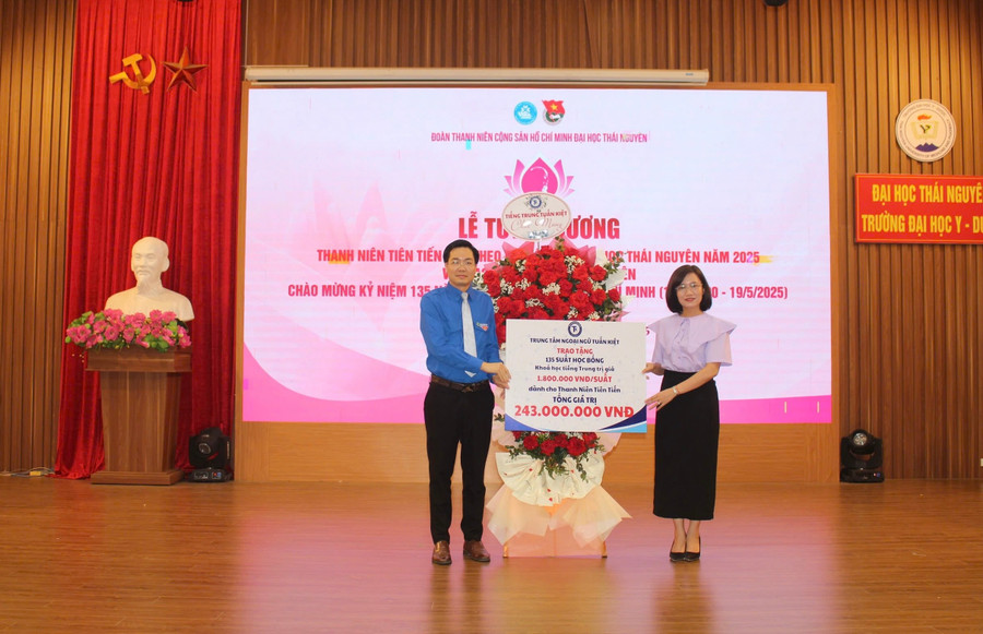 Các đơn vị đồng hành trao học bổng cho Đoàn TNCS HCM Đại học Thái Nguyên. img-8855.jpg
