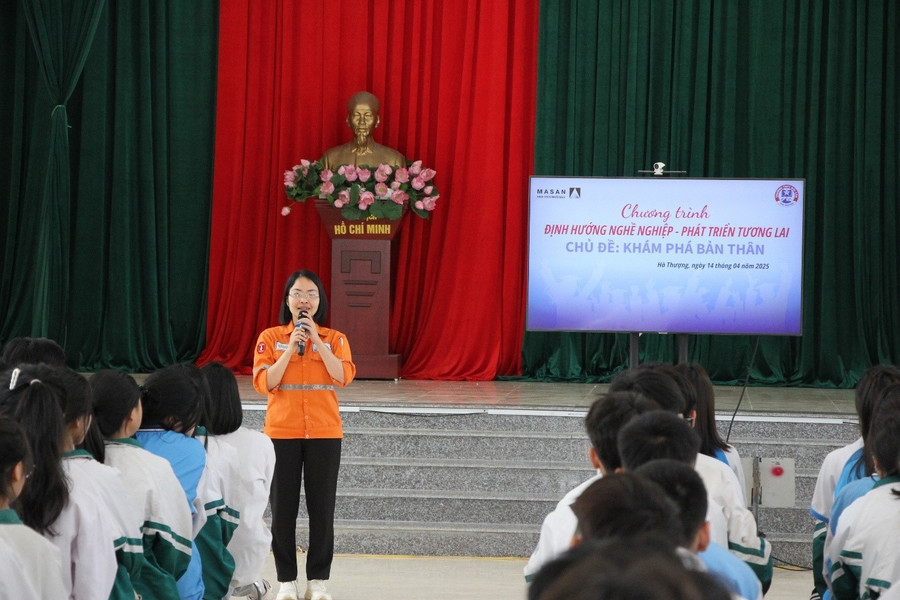 Đại diện Công ty Núi Pháo phát biểu tại chương trình..