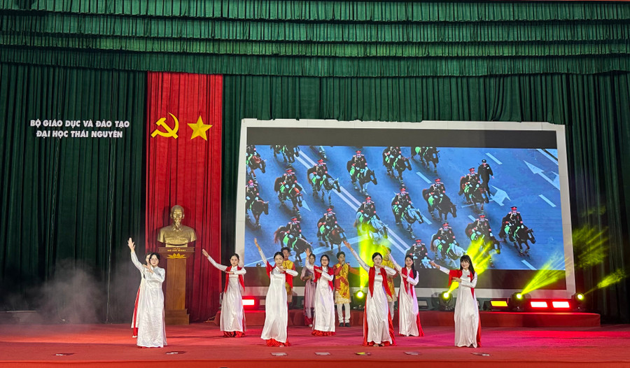 Cuộc thi thu hút sự tham gia của đông đảo sinh viên. img-1229.jpg