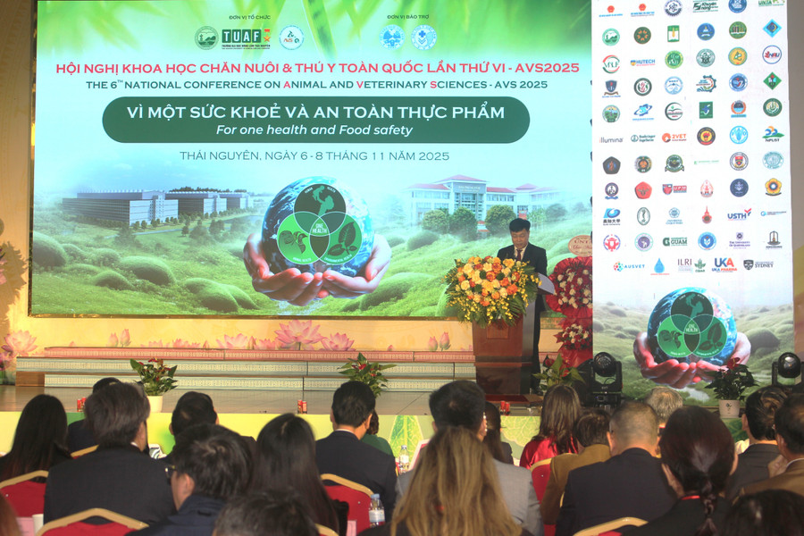 Hội nghị thu hút sự tham gia của hơn 600 đại biểu là các nhà quản lý, nhà khoa học, giảng viên, nghiên cứu sinh, kỹ thuật viên và doanh nghiệp trong lĩnh vực chăn nuôi - thú y trong nước và quốc tế.