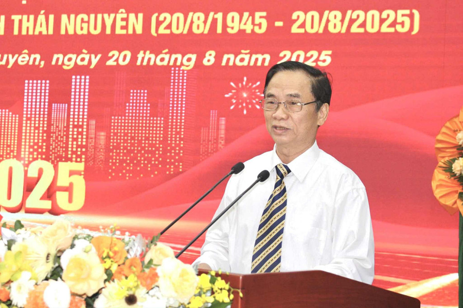 Ông Nguyễn Văn Vượng, Nguyên Bí thư Tỉnh uỷ, nguyên Trưởng đoàn ĐBQH tỉnh, nguyên Chủ tịch HĐND tỉnh Thái Nguyên phát biểu. bt-2.jpg