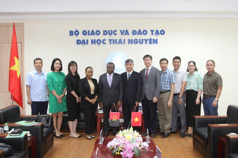 Đại sứ quán Cộng hòa Angola thăm và làm việc tại Đại học Thái Nguyên.