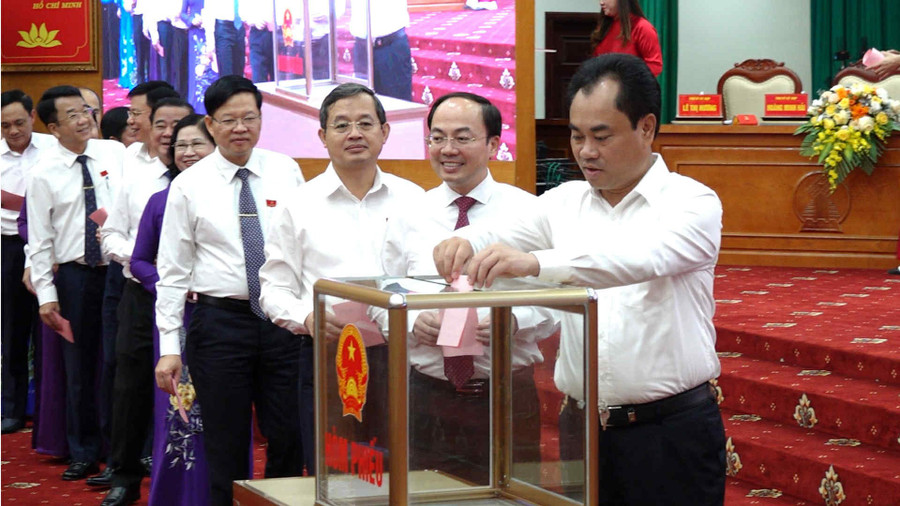 Đại biểu bỏ phiếu. dai-bieu-bo-phieu.jpg