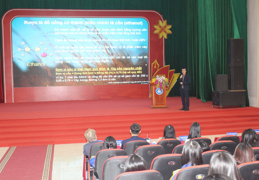 Chương trình đào tạo Autosobriety là sáng kiến hợp tác chiến lược giữa Viện Đào tạo và Nghiên cứu Liên Hợp Quốc (UNITAR) và Tập đoàn Pernod Ricard, được triển khai trên phạm vi toàn cầu.