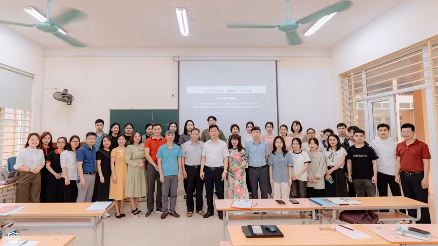 chuong-trinh-tap-huan-nang-cao-nang-luc-khoi-nghiep-va-doi-moi-sang-tao-cho-nguoi-hoc-va-giang-vien-nam-2024-732.jpg