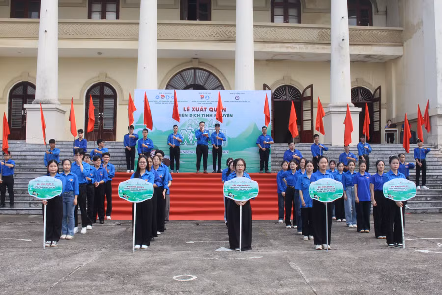 Sinh viên Đại học Thái Nguyên và các trường thành viên ra quân tình nguyện.
