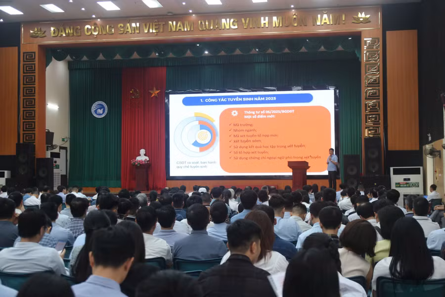 Hội nghị tập huấn phần mềm hỗ trợ tuyển sinh năm 2025 được tổ chức tại Trường Đại học Công nghệ Thông tin và Truyền thông (Đại học Thái Nguyên).