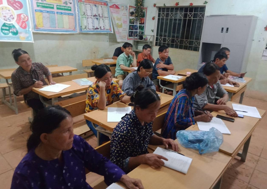 Các học viên dù đã cao tuổi nhưng rất nỗ lực đến lớp đều đặn.