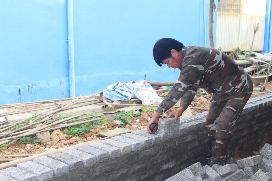 Tường rào Trường Tiểu học Nha Trang đang được xây dựng lại. img-7921.jpg