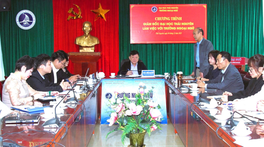 Giám đốc Đại học Thái Nguyên làm việc với Trường Ngoại ngữ.