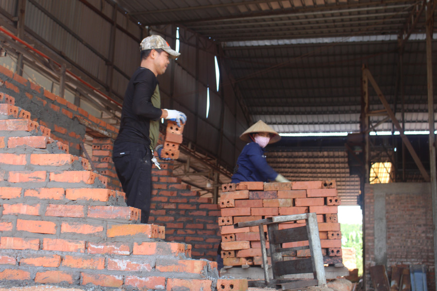 Các đơn vị trên địa bàn phường Quan Triều nỗ lực khắc phục sản xuất.