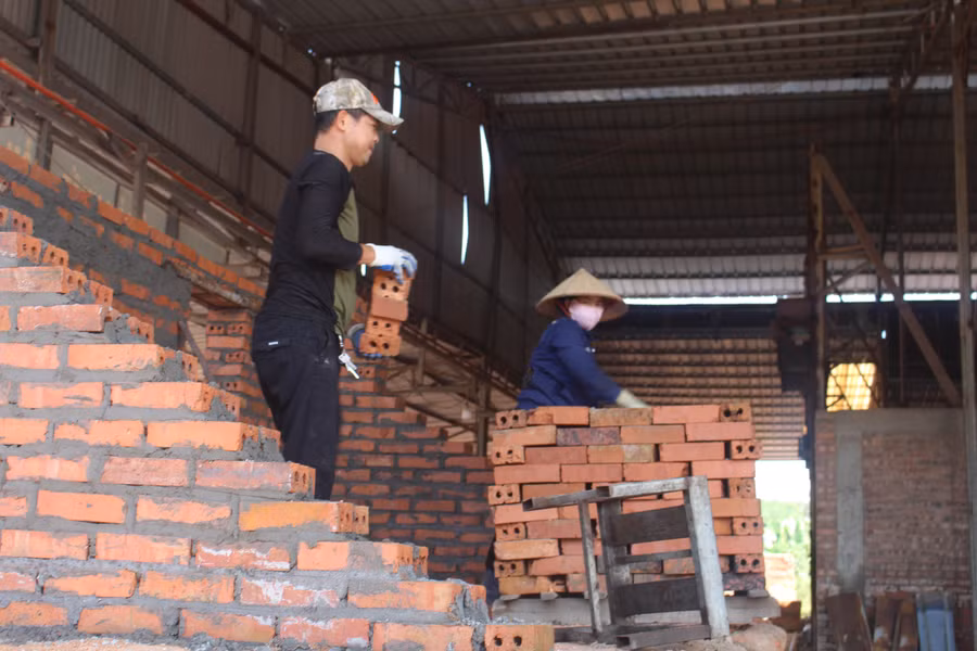 Các đơn vị trên địa bàn phường Quan Triều nỗ lực khắc phục sản xuất.