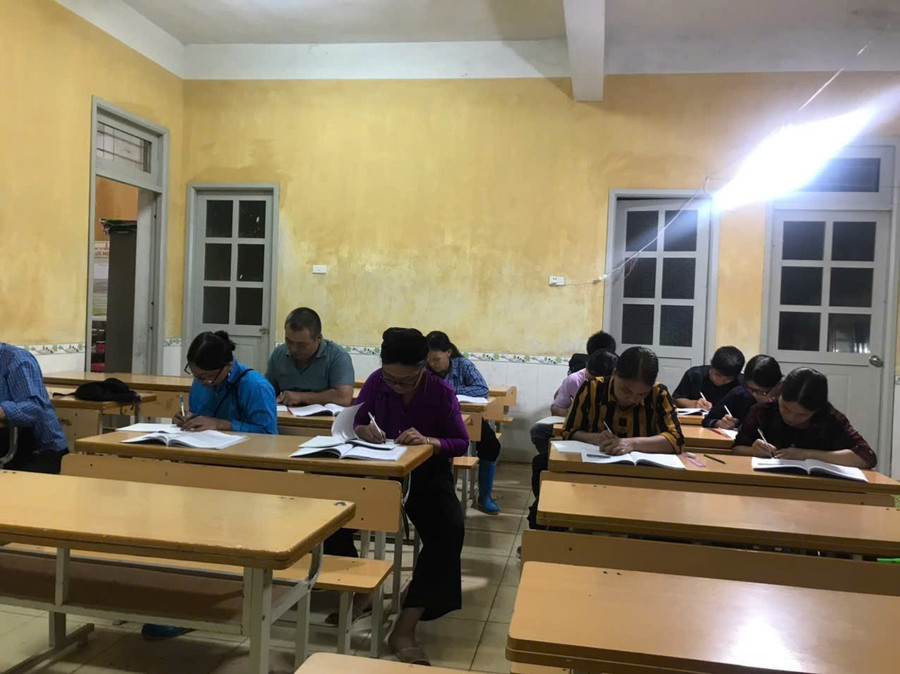 Xóa mù chữ không chỉ là nhiệm vụ của ngành Giáo dục, mà còn là trách nhiệm của cả cộng đồng. xoa-mu-chu-2.jpg