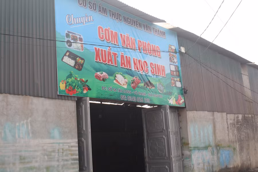 Cơ sở cung cấp thực phẩm và suất ăn Nguyễn Văn Thành có địa chỉ tại xã Vô Tranh, tỉnh Thái Nguyên.