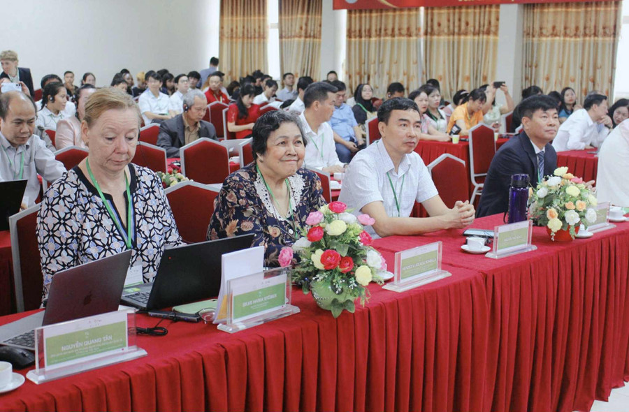 Đại biểu trong và ngoài nước tham dự Hội nghị. dai-bieu-trong-va-ngoai-nuoc-tham-du-hoi-nghi.jpg