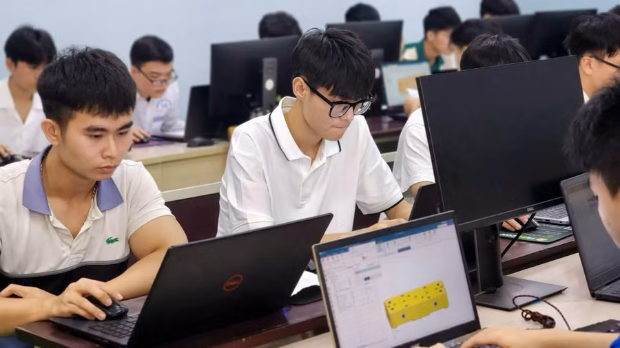 Đưa giáo dục đại học và cơ hội học tập suốt đời đến với mọi người.