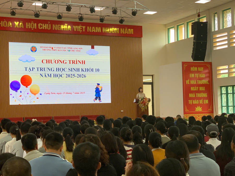 Trường THPT Dân tộc Nội trú tỉnh Lạng Sơn tổ chức chương trình tập trung học sinh khối 10 năm học 2025 - 2026.