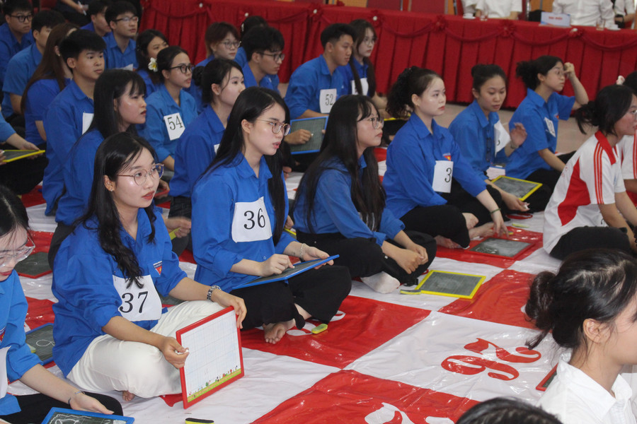 Thí sinh hào hứng tham gia cuộc thi. img-2346.jpg