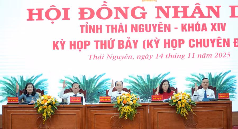 Chủ toạ kỳ họp.