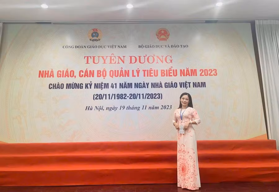 Cô Lường Thị Hồng Nhi, giáo viên trường Mầm non Tân Long huyện Đồng Hỷ, tỉnh Thái Nguyên được Bộ Giáo dục và Đào tạo tuyên dương.