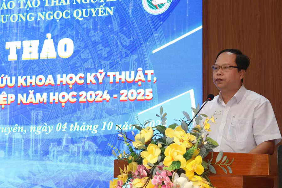 thay-duong-xuan-hai-pho-hieu-truong-phu-trach-truong-thpt-luong-ngoc-quyen-5096.jpg