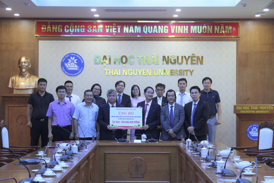 Trường Đại học Duy Tân hỗ trợ Đại học Thái Nguyên khắc phục hậu quả bão số 3.