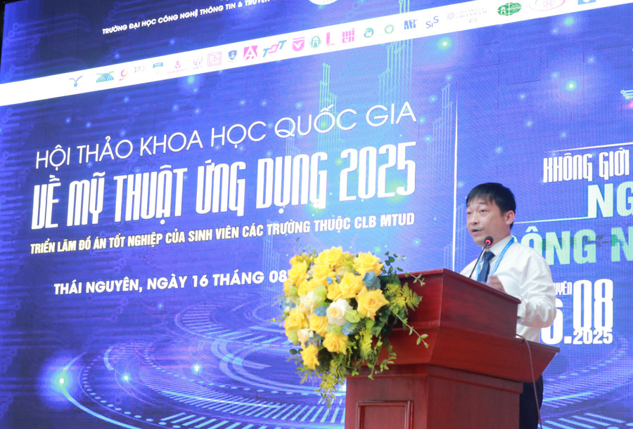PGS.TS Phùng Trung Nghĩa - Hiệu trưởng Trường Đại học Công nghệ Thông tin và Truyền thông phát biểu tại Hội thảo. img-0806.jpg