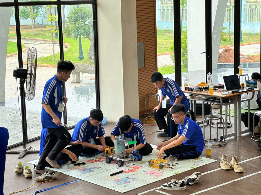 Học sinh Trường PT Vùng Cao Việt Bắc nỗ lực sáng tạo. vcvb-2.jpg