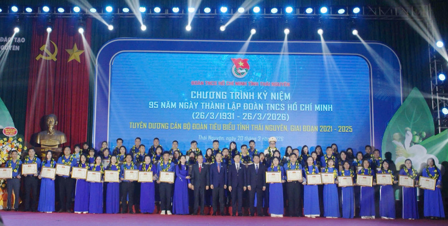 Các cá nhân được tuyên dương tại buổi lễ.