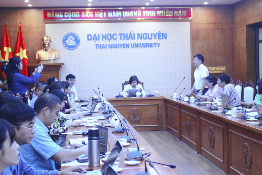 TS Nguyễn Hồng Liên, Phó Giám đốc Đại học Thái Nguyên chủ trì Hội nghị.