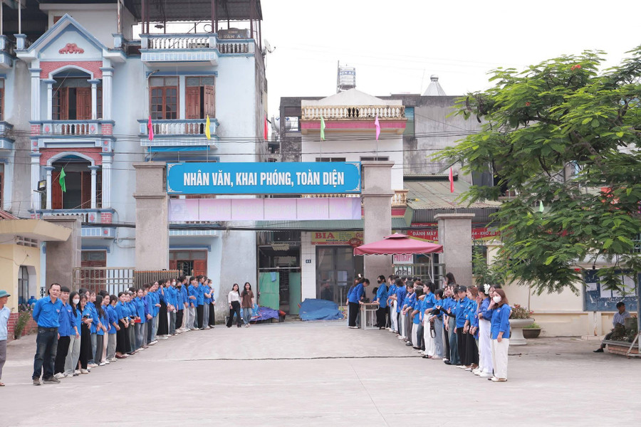 Đoàn thanh niên, Hội sinh viên tiếp sức cho các thí sinh dự thi năng khiếu. doan-thanh-nien-hoi-sinh-vien-tiep-suc-cho-cac-thi-sinh-du-thi-nang-khieu.jpg