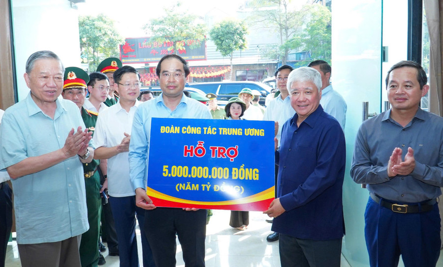 Đoàn công tác Trung ương hỗ trợ tỉnh Thái Nguyên 5 tỷ đồng. img-2749.jpg