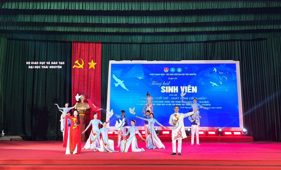 Tiết mục do Trường Đại học Khoa học (ĐH Thái Nguyên) thể hiện.