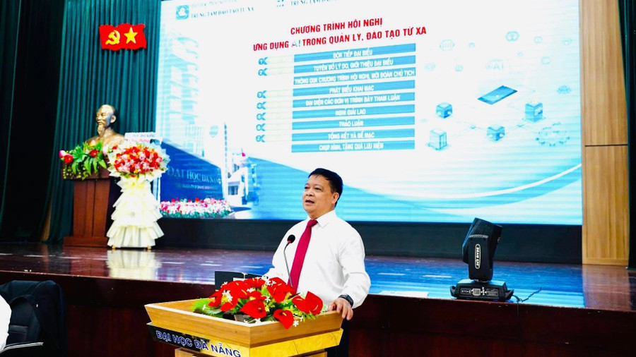 PGS.TS Nguyễn Hữu Công - Phó Giám đốc Đại học Thái Nguyên, Giám đốc Trung tâm Đào tạo từ xa trao đổi tại Hội nghị Ứng dụng trí tuệ nhân tạo trong quản lý và đào tạo từ xa. pgsts-nguyen-huu-cong-pho-giam-doc-dai-hoc-thai-nguyen-giam-doc-trung-tam-dao-tao-tu-xa.jpg