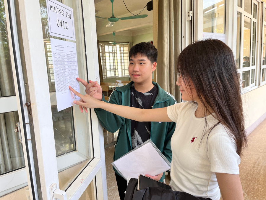 Thí sinh làm thủ tục dự thi tại Thái Nguyên. img-9811.jpg