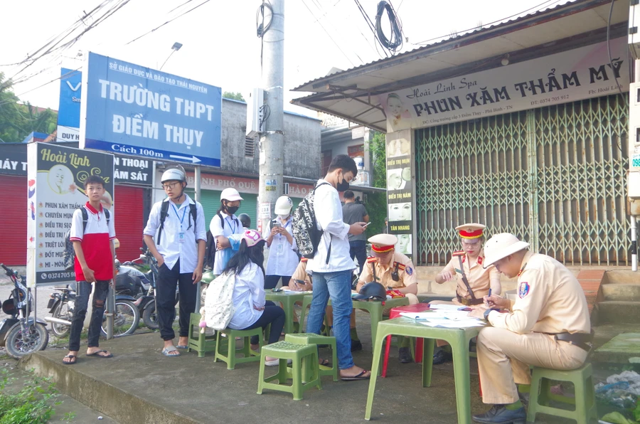 Thái Nguyên tăng cường bảo đảm trật tự an toàn giao thông cho học sinh.