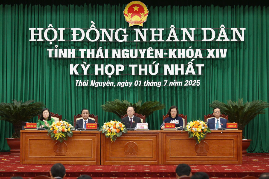 Chủ toạ kỳ họp. img-9963.jpg