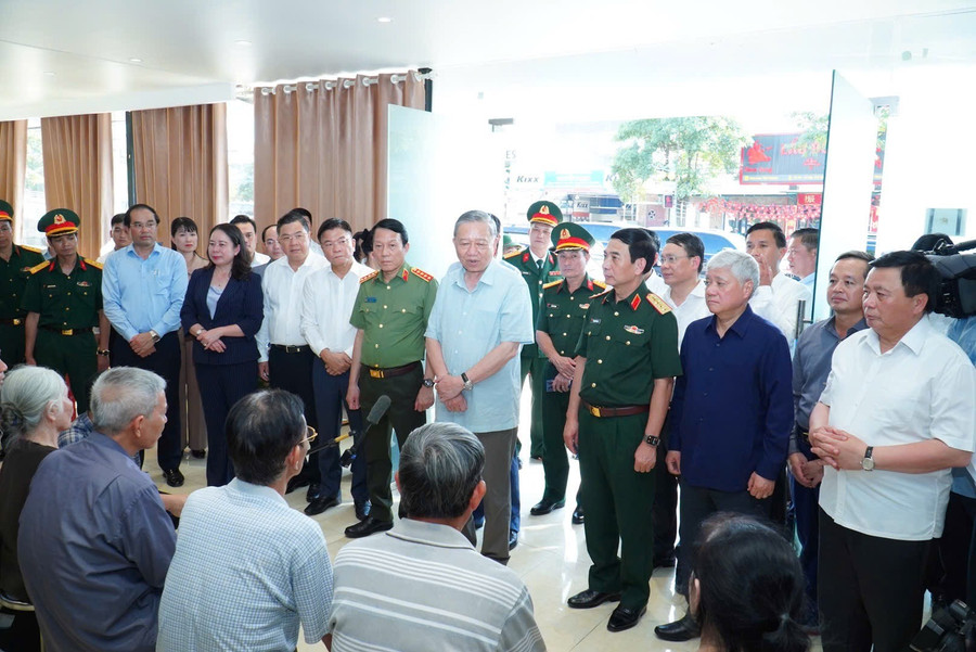 Tổng Bí thư Tô Lâm thăm hỏi, động viên và tặng quà nhân dân tỉnh Thái Nguyên. img-2748.jpg