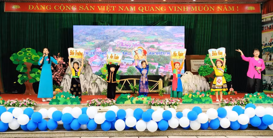 Chương trình đã thu hút sự tham gia của 8 đoàn với 16 giáo viên và 49 trẻ mầm non.